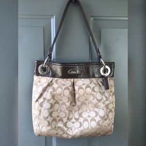 Coach medium size shoulder bag signature pattern